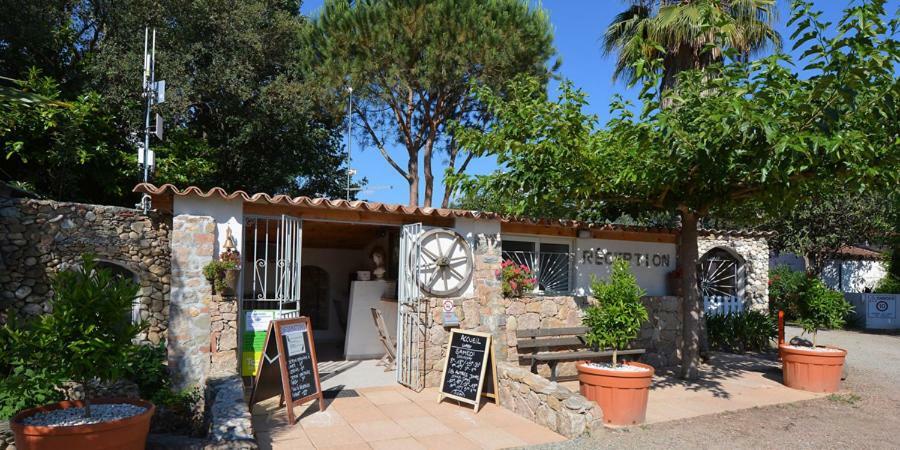 Prunelli-di-Fiumorbo Camping Via Romana מראה חיצוני תמונה